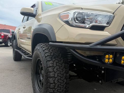 Used 2018 Toyota Tacoma TRD Off-Road w/ Technology Package AWD/4WD image 21