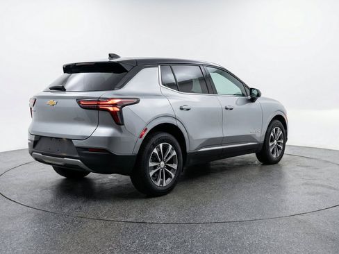 Used 2025 Chevrolet Equinox LT FWD image 9
