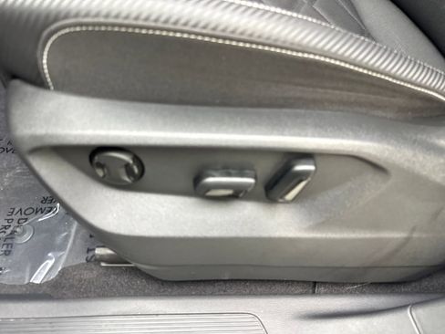 Used 2024 Volkswagen Atlas Cross Sport SE image 31