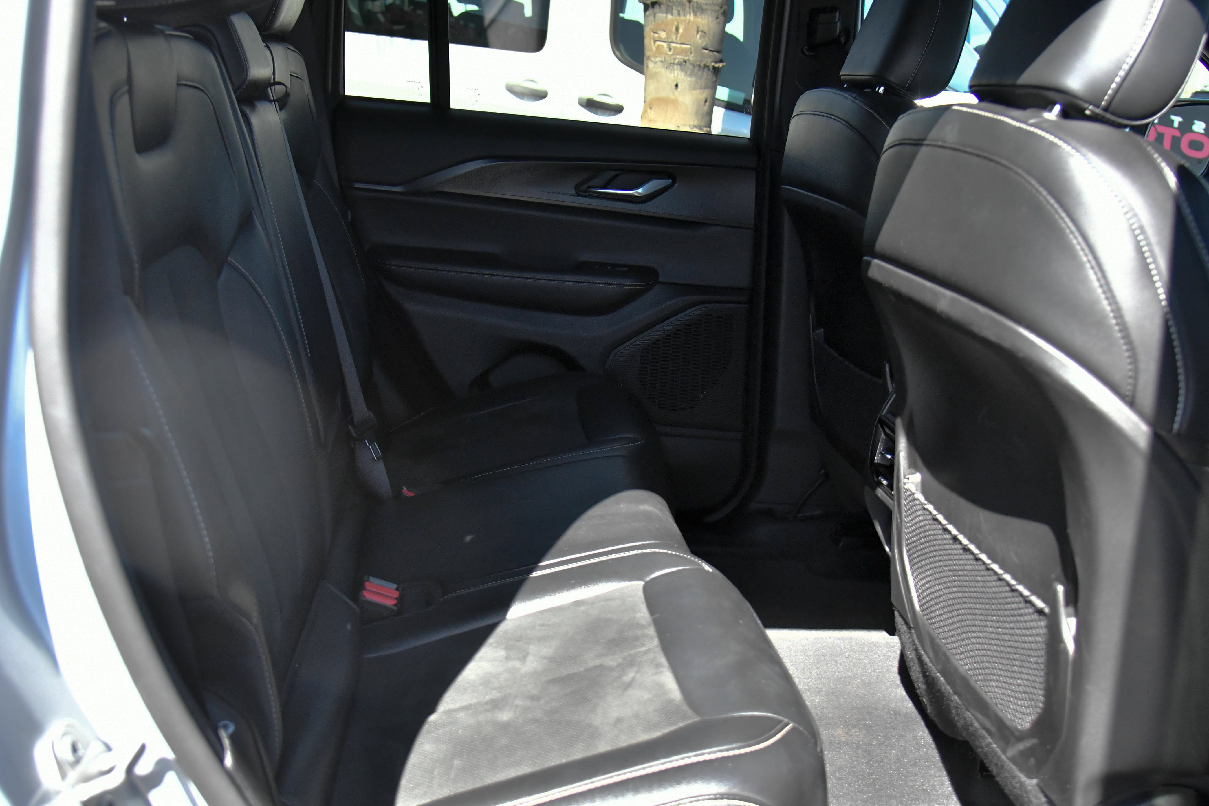 Used 2025 Jeep Grand Cherokee Altitude AWD/4WD image 46