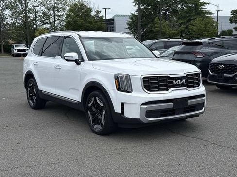 Used 2024 Kia Telluride S FWD image 1
