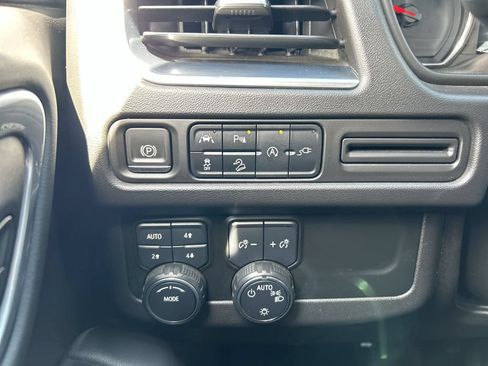 Used 2021 Chevrolet Tahoe Z71 w/ Luxury Package AWD/4WD image 18