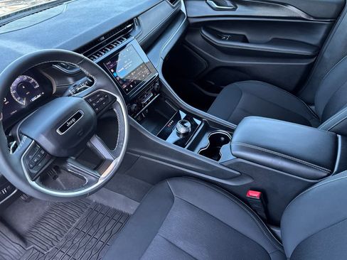 Used 2025 Jeep Grand Cherokee Laredo X w/ Luxury Tech Group I image 11