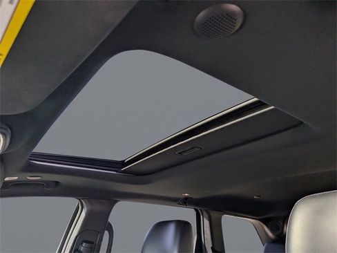 Used 2021 Jeep Grand Cherokee Laredo X image 21