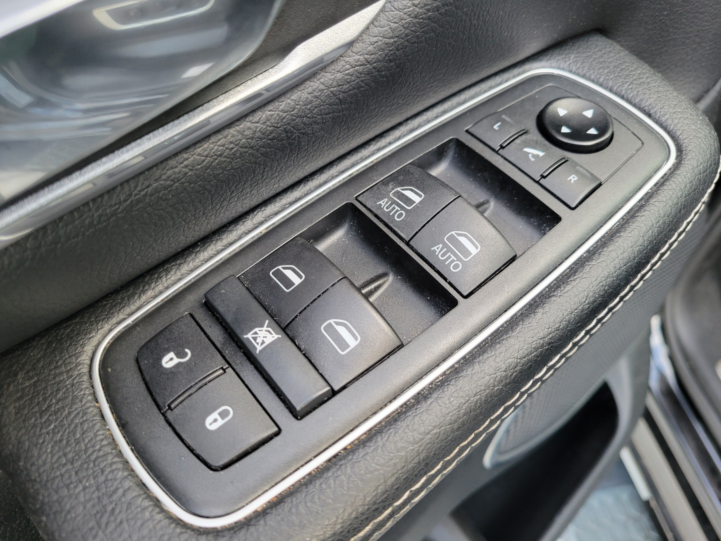Used 2021 RAM 1500 Laramie w/ Sport Appearance Package AWD/4WD image 13