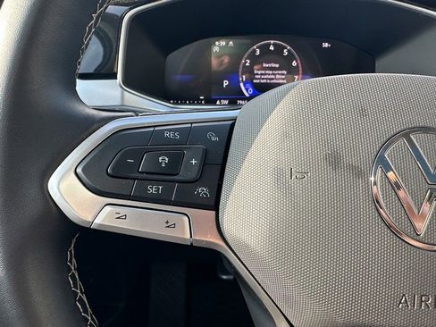 Used 2025 Volkswagen Taos SE w/ Panoramic Sunroof Package image 24