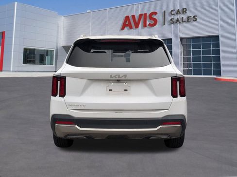 Used 2024 Kia Sorento S image 5