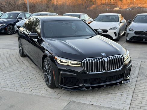 Used 2021 BMW 740i w/ M Sport Package image 8