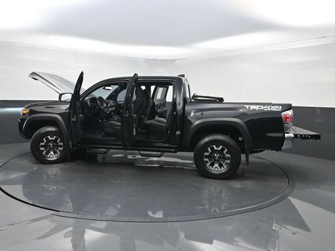 Used 2021 Toyota Tacoma TRD Off-Road AWD/4WD image 36