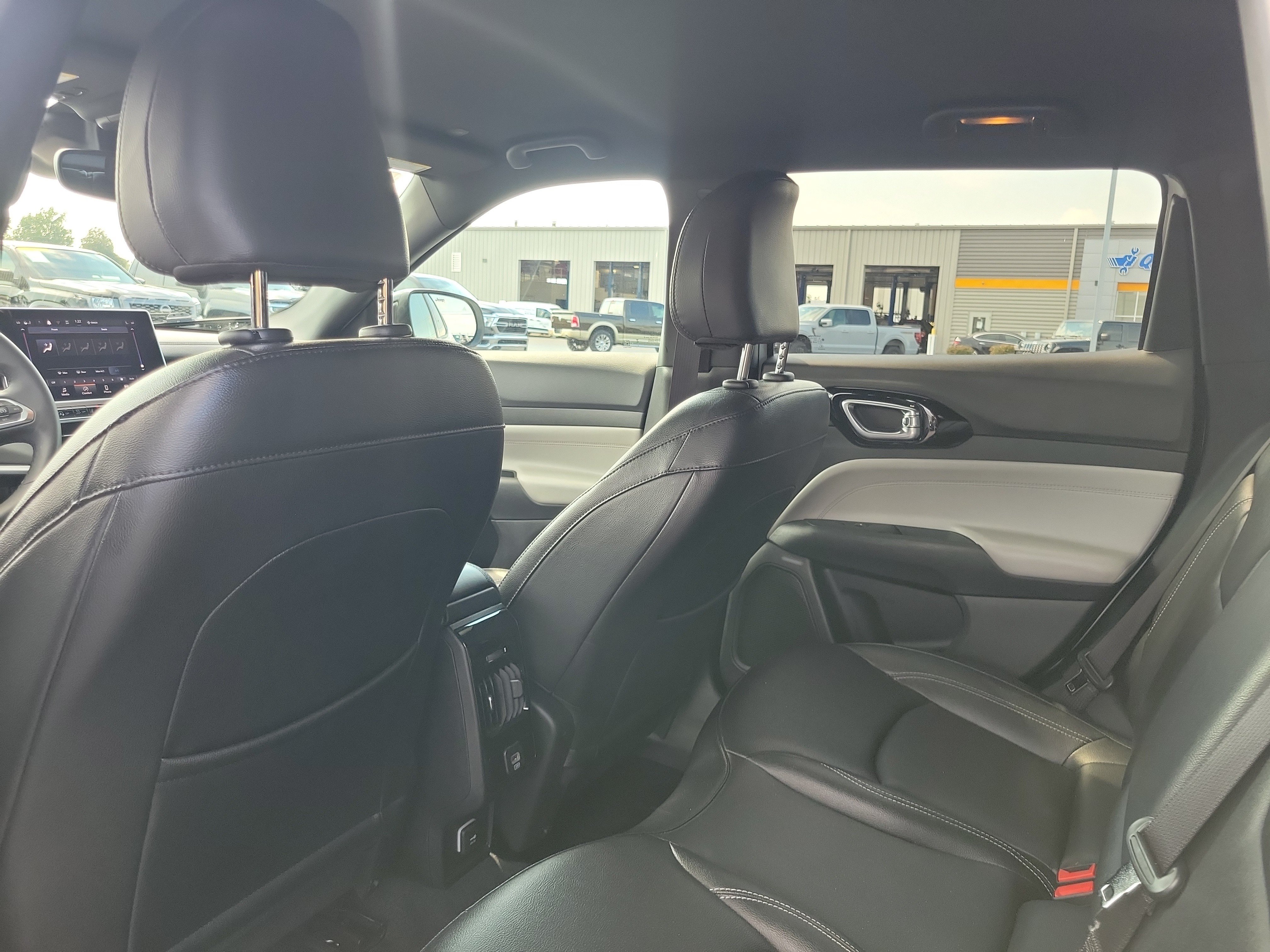 Used 2025 Jeep Compass Limited AWD/4WD image 14