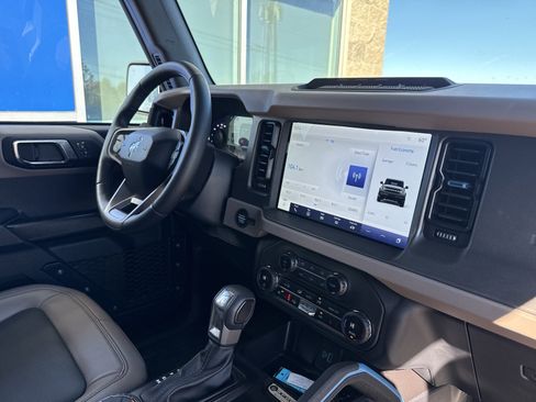 Used 2024 Ford Bronco Wildtrak image 16