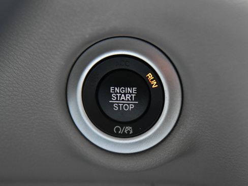 Used 2023 Chrysler Voyager LX image 30