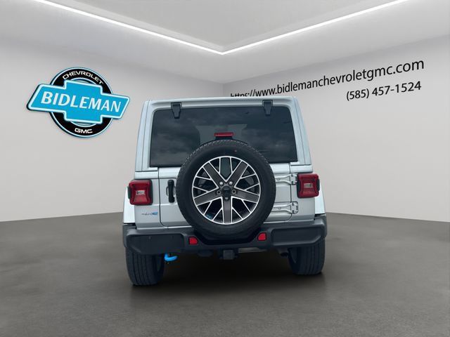 Used 2023 Jeep Wrangler Unlimited Sahara w/ Cold Weather Group AWD/4WD image 7