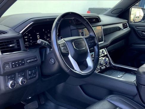 Used 2023 GMC Yukon XL Denali w/ Advanced Technology Package AWD/4WD image 2