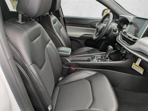 New 2026 Jeep Compass Latitude image 26