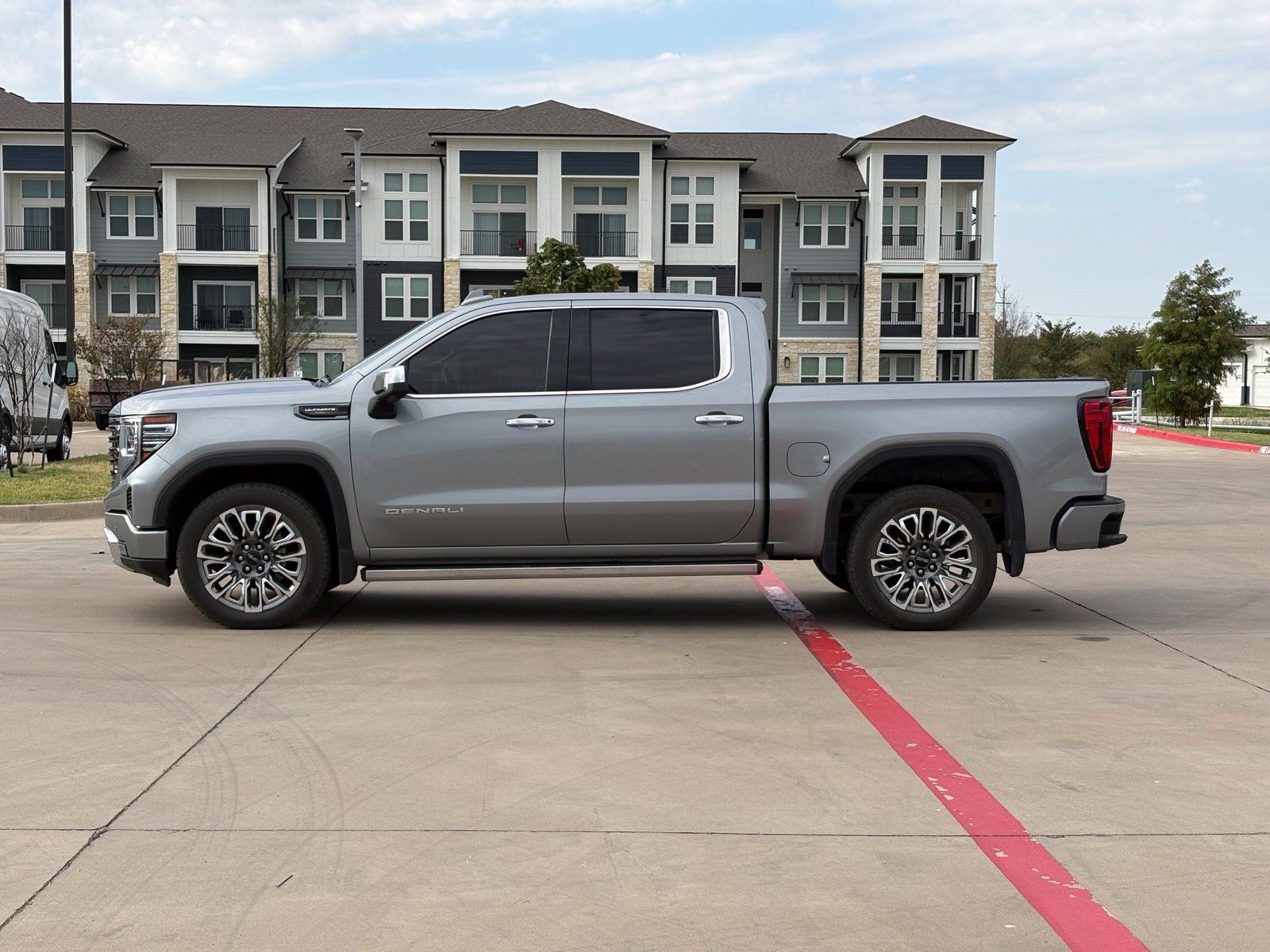 Used 2024 GMC Sierra 1500 Denali Ultimate AWD/4WD image 4