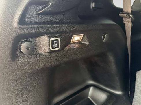 Used 2025 Jeep Grand Cherokee L Altitude AWD/4WD image 13