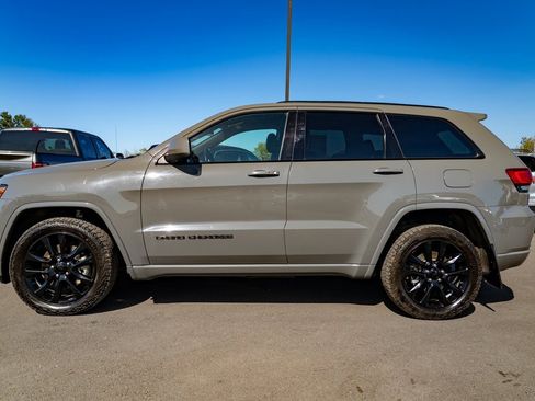 Used 2021 Jeep Grand Cherokee Laredo X image 13