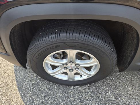 Used 2019 GMC Acadia SLE w/ LPO, Floor Liner Package image 10