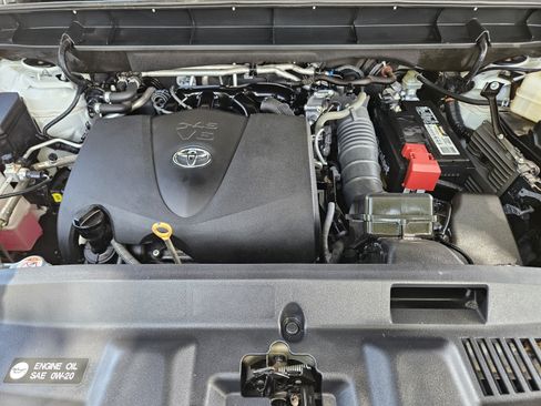 Used 2020 Toyota Highlander XLE FWD image 23