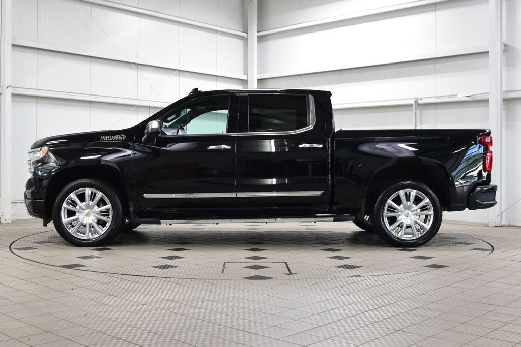 Used 2023 Chevrolet Silverado 1500 High Country w/ High Country Premium Package AWD/4WD image 4
