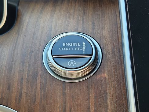 Used 2024 Mercedes-Benz C 300 Sedan image 24