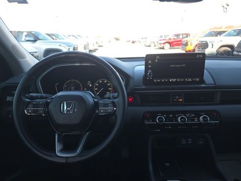 Used 2025 Honda Pilot EX-L image 11