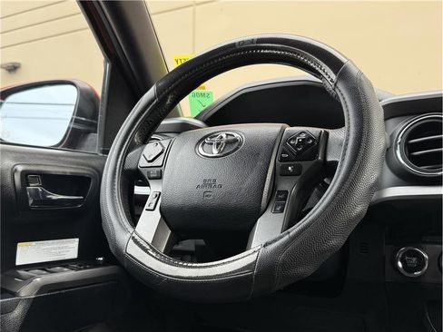 Used 2018 Toyota Tacoma TRD Off-Road image 13