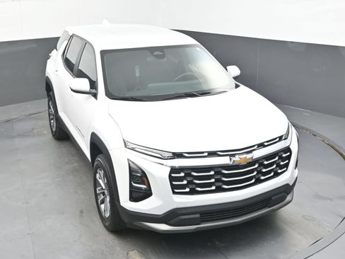 Used 2025 Chevrolet Equinox LT FWD image 32