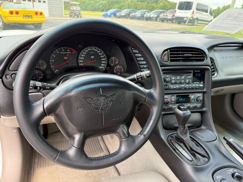 Used 1998 Chevrolet Corvette Coupe RWD image 44