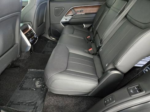 Used 2024 Land Rover Range Rover Long Wheelbase SE AWD/4WD image 5