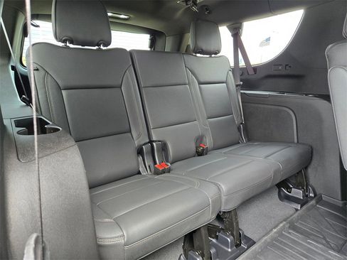 Used 2025 Chevrolet Suburban High Country image 26