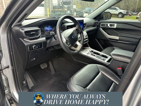 Used 2024 Ford Explorer XLT w/ Equipment Group 202A image 9