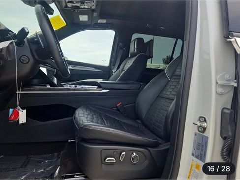 Used 2025 Cadillac Escalade ESV V w/ LPO, ONYX Package AWD/4WD image 8