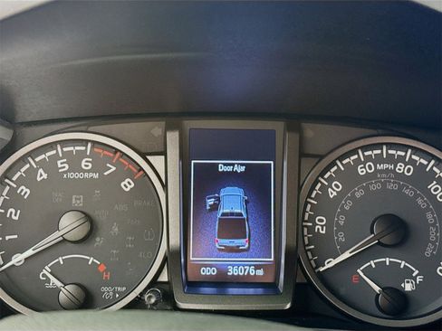 Used 2021 Toyota Tacoma TRD Sport image 10