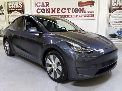Used 2023 Tesla Model Y Long Range AWD/4WD image 2