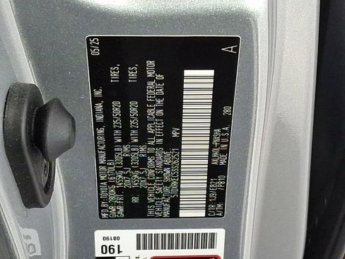 Used 2025 Toyota Sienna XSE image 33