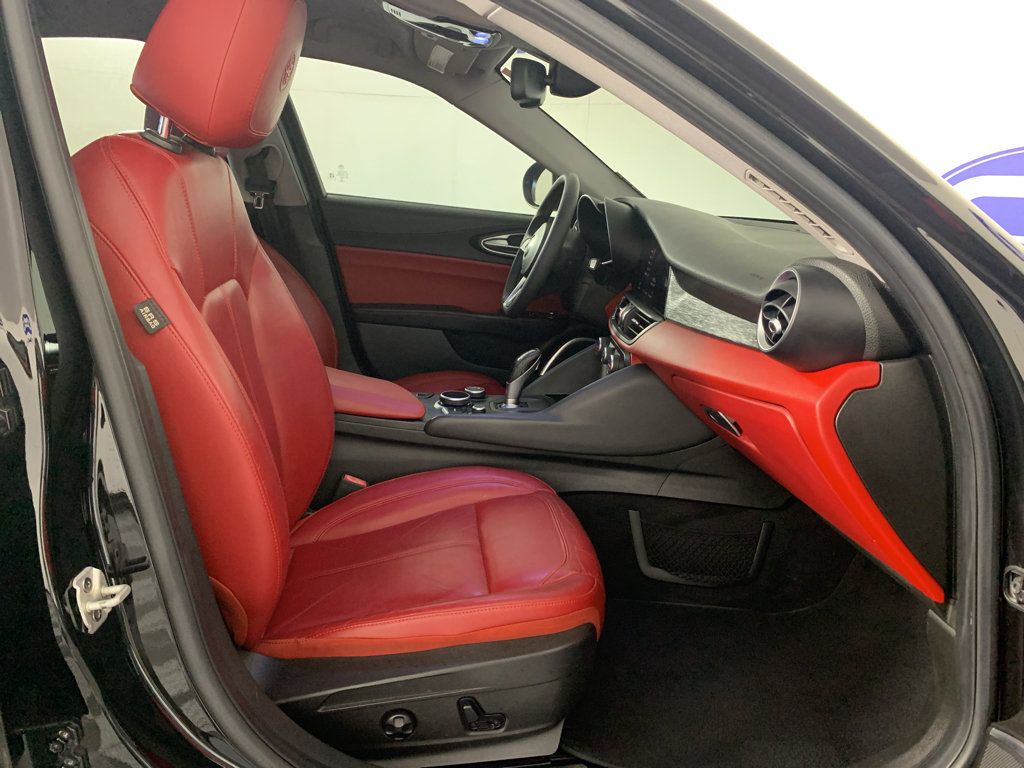 Used 2019 Alfa Romeo Giulia w/ Quick Order Package 22K Sport RWD image 38