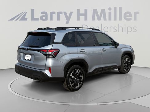 Used 2025 Subaru Forester Limited AWD/4WD image 5