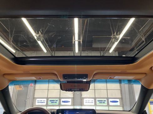 Used 2024 Lexus ES 350 Ultra Luxury w/ Accessory Package (Z2) image 27