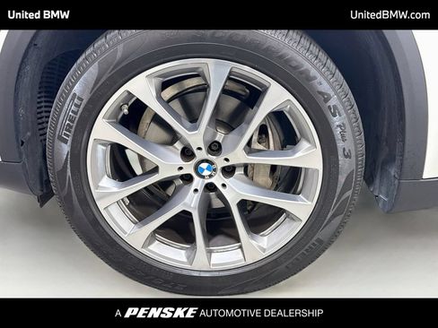 Used 2024 BMW X5 xDrive40i w/ Premium Package AWD/4WD image 2