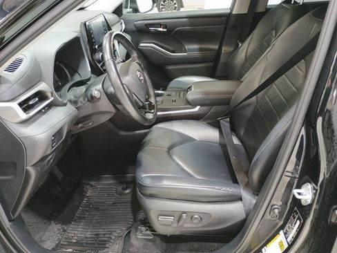 Used 2021 Toyota Highlander XLE image 11