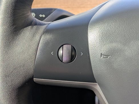 Used 2022 Tesla Model Y Performance image 28