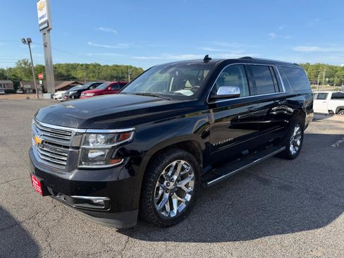 Used 2018 Chevrolet Suburban Premier AWD/4WD image 7