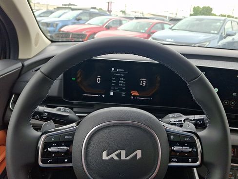 New 2026 Kia Carnival EX FWD image 12