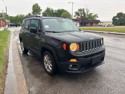 Used 2018 Jeep Renegade Latitude FWD image 10