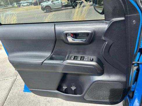 Used 2021 Toyota Tacoma TRD Off-Road w/ Technology Package image 10