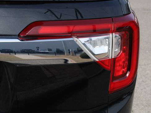 Used 2023 GMC Acadia SLT image 27