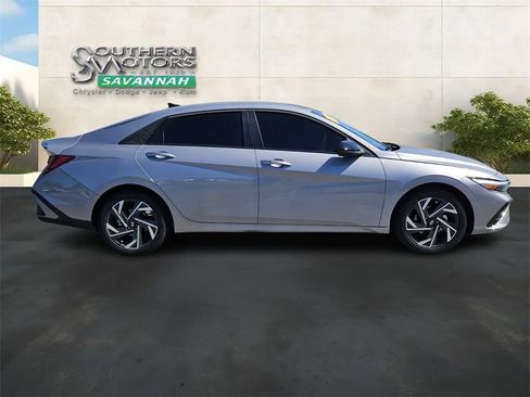 Used 2025 Hyundai Elantra Sport FWD image 6