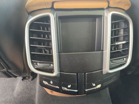 Used 2016 Porsche Cayenne AWD/4WD image 13